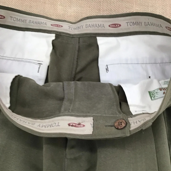 Tommy Bahama Men’s Vintage Silk Pleated Shorts - Picture 5 of 6